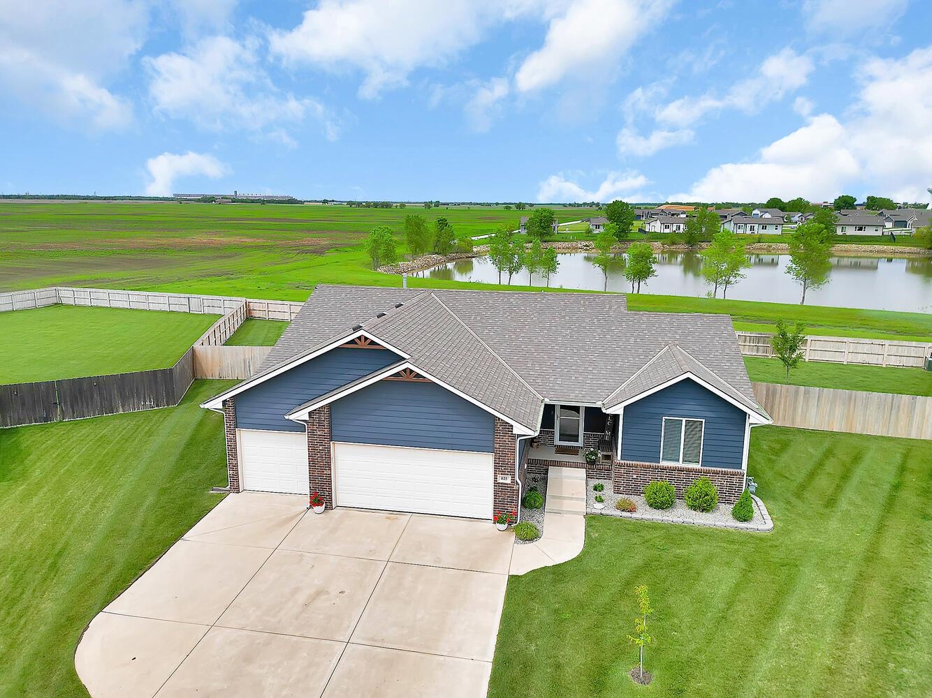 825 S Cattail Cir, Haysville, Kansas image 2