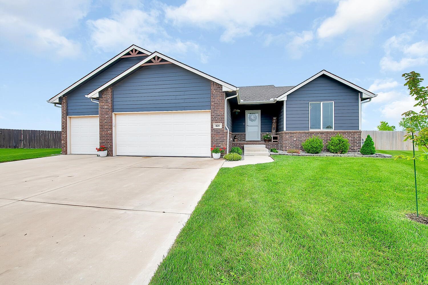 825 S Cattail Cir, Haysville, Kansas image 1