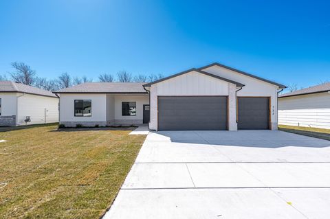 Apartment For Sale - 713 E Elmwood St<br/> Park City, KS 67147