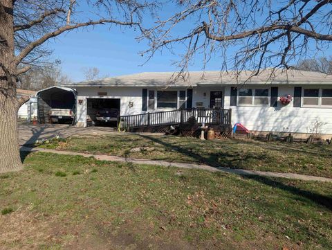 Homes For Sale - 208 S Cedar St<br/> Marion County, Hillsboro, KS 67063