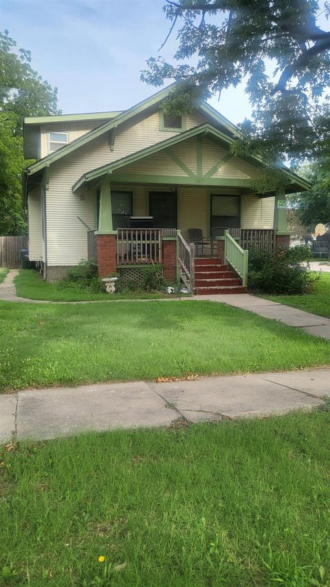 Homes For Sale - 107 N Madison St<br/> Marion County, Hillsboro, KS 67063