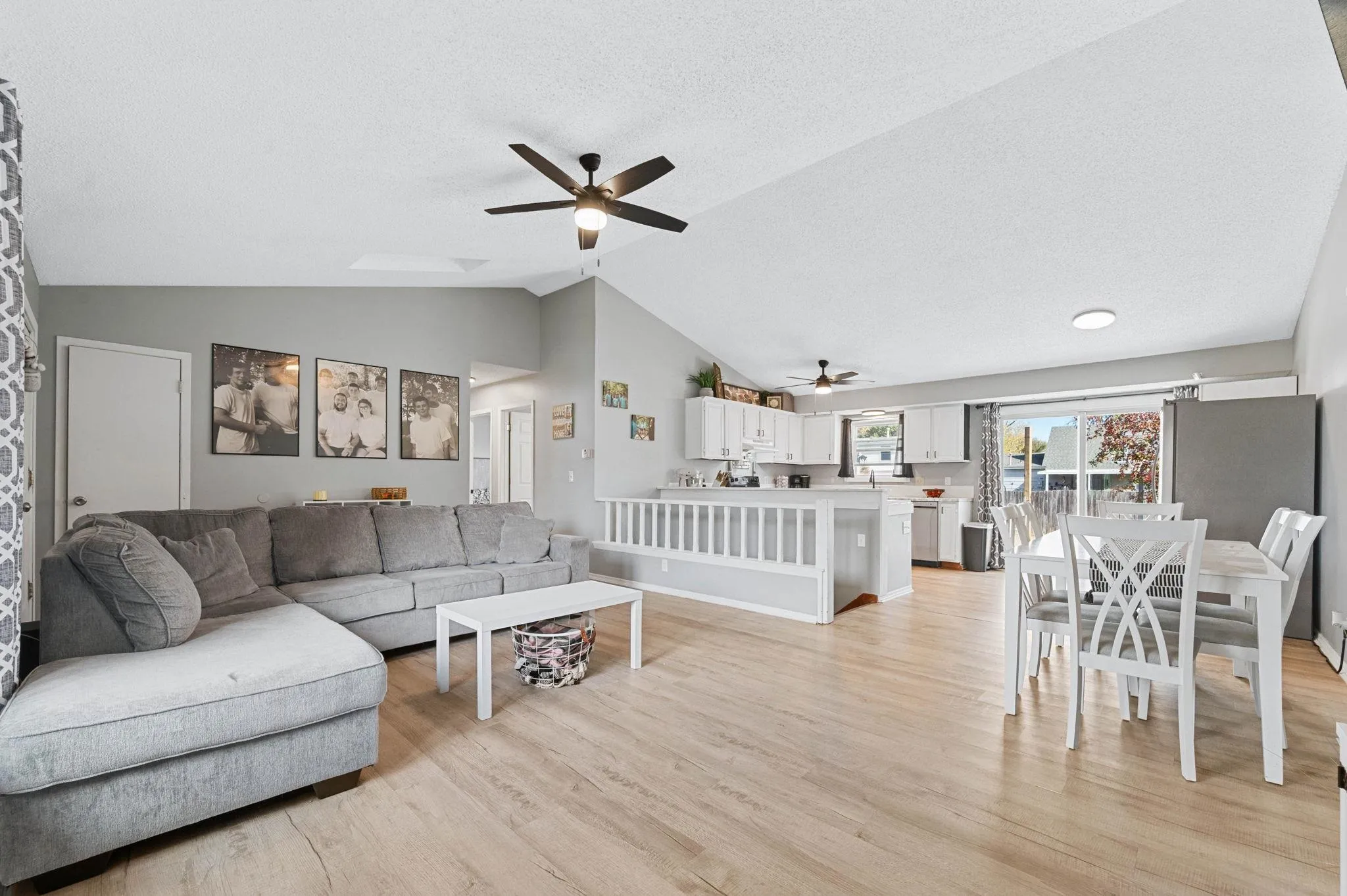 Haysville, Kansas 67060, United States, 3 Bedrooms Bedrooms, ,2 BathroomsBathrooms,Residential,Active,243282