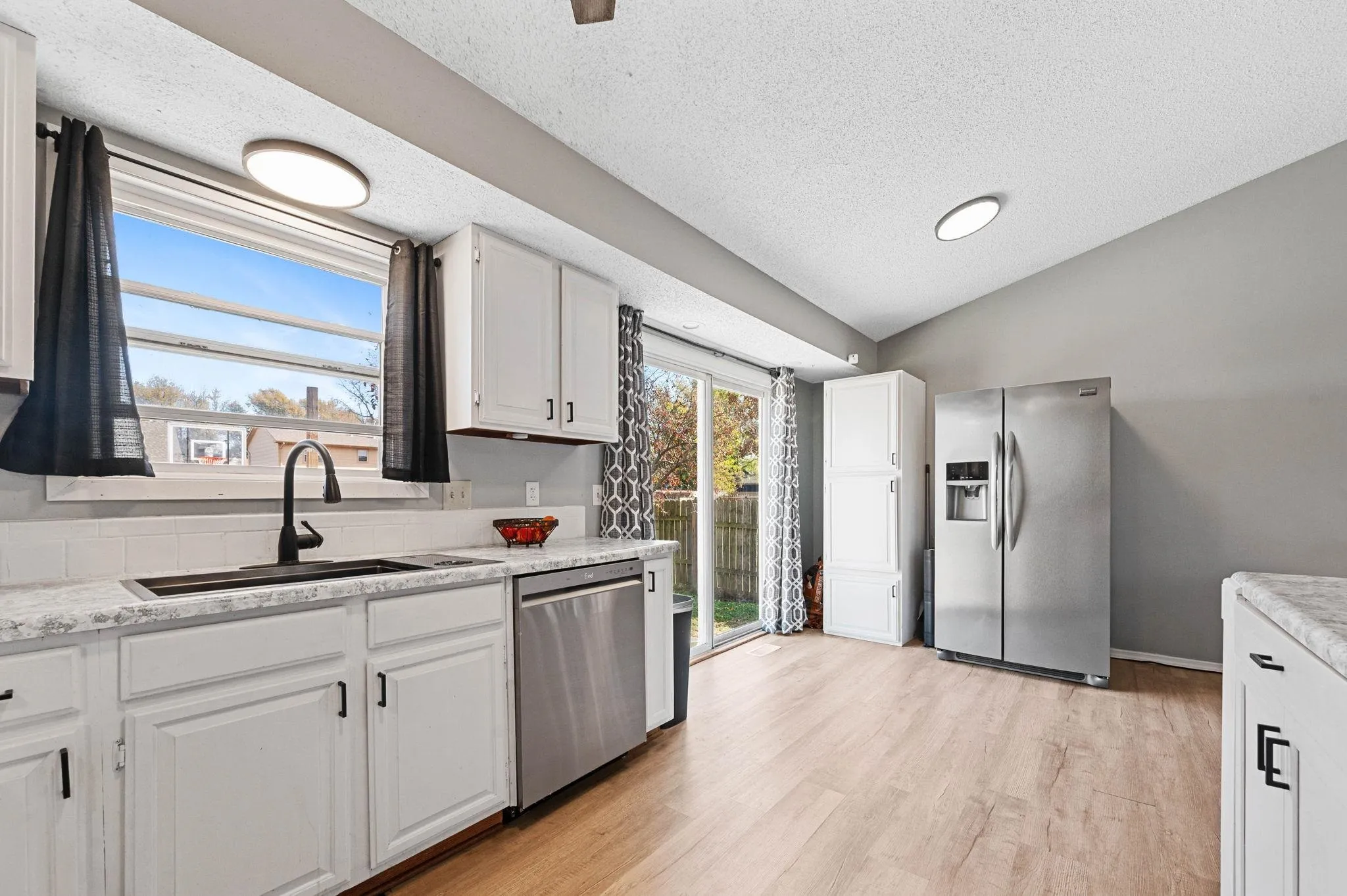 Haysville, Kansas 67060, United States, 3 Bedrooms Bedrooms, ,2 BathroomsBathrooms,Residential,Active,243282