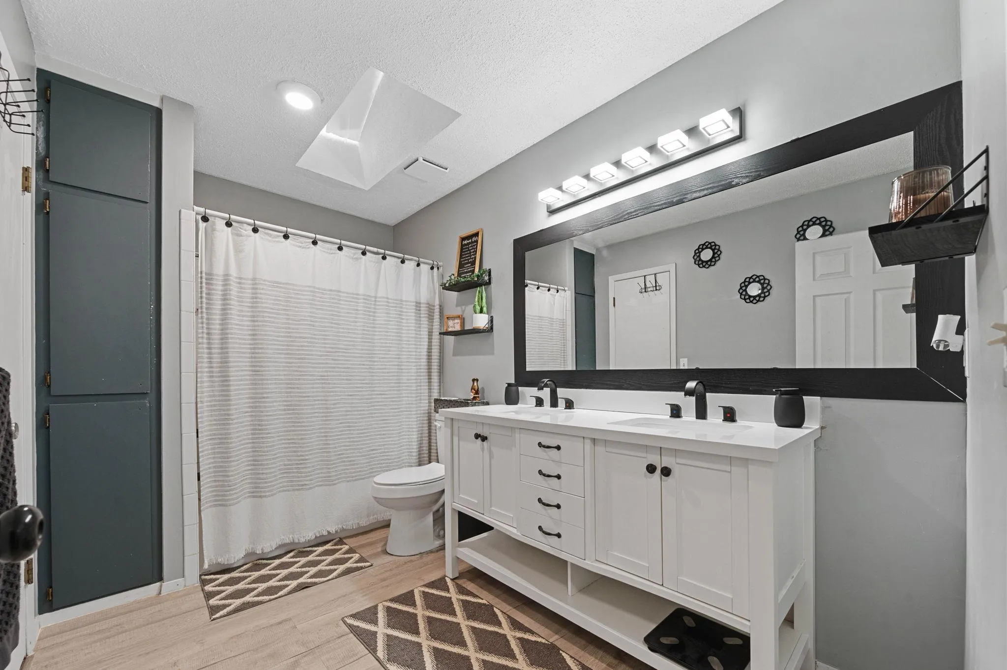 Haysville, Kansas 67060, United States, 3 Bedrooms Bedrooms, ,2 BathroomsBathrooms,Residential,Active,243282