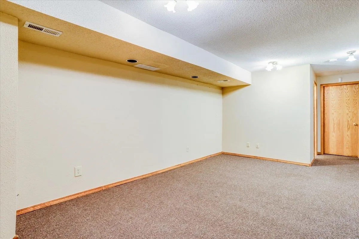 Derby, Kansas 67037, United States, 3 Bedrooms Bedrooms, ,3 BathroomsBathrooms,Residential,Pending,35857