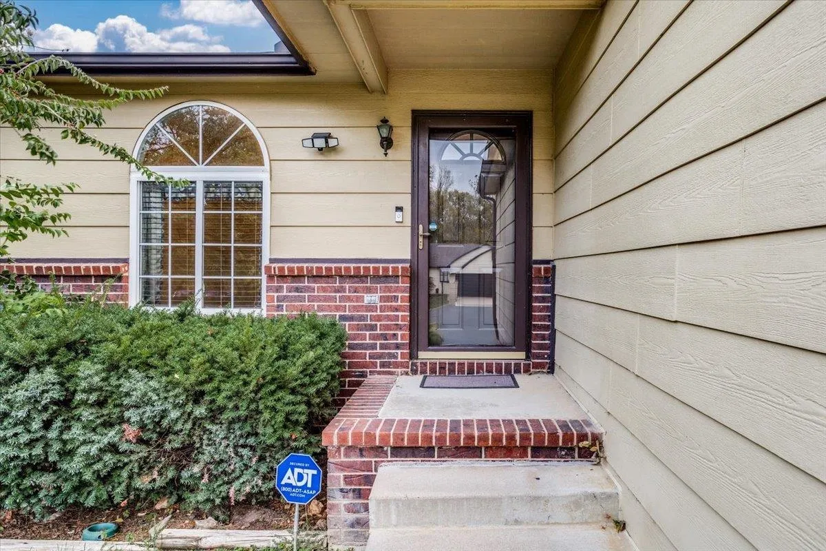 Derby, Kansas 67037, United States, 3 Bedrooms Bedrooms, ,3 BathroomsBathrooms,Residential,Pending,35857