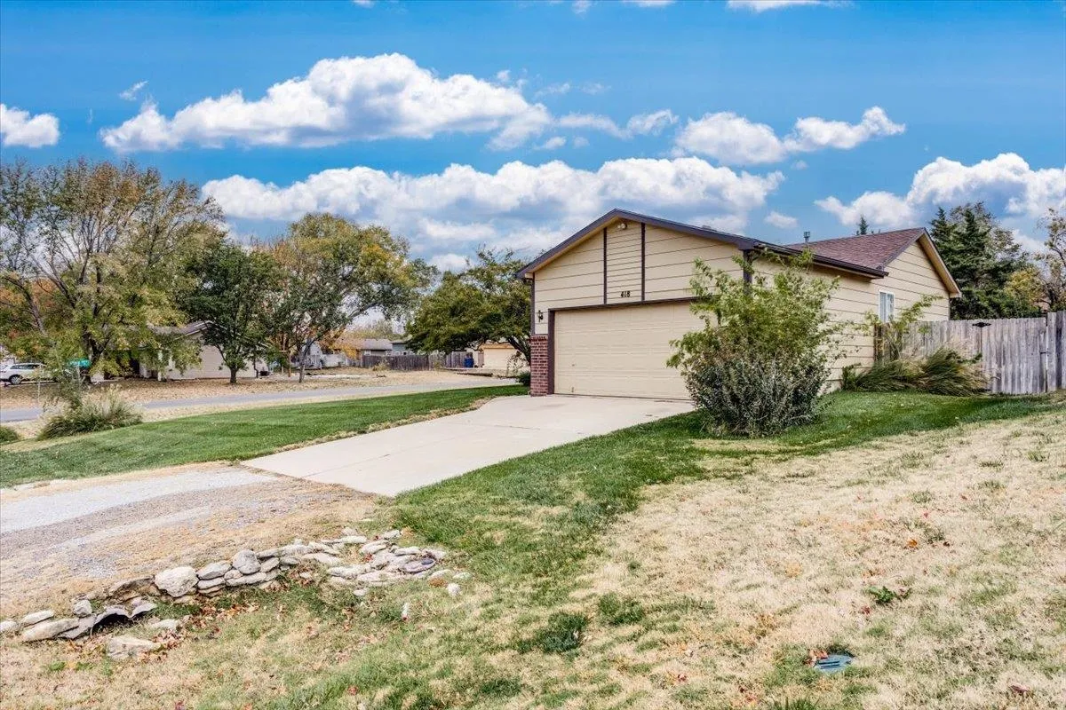 Derby, Kansas 67037, United States, 3 Bedrooms Bedrooms, ,3 BathroomsBathrooms,Residential,Pending,35857