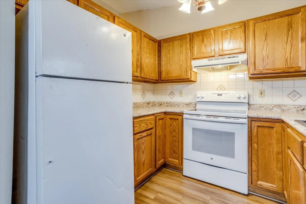 Derby, Kansas 67037, United States, 3 Bedrooms Bedrooms, ,3 BathroomsBathrooms,Residential,Pending,35857