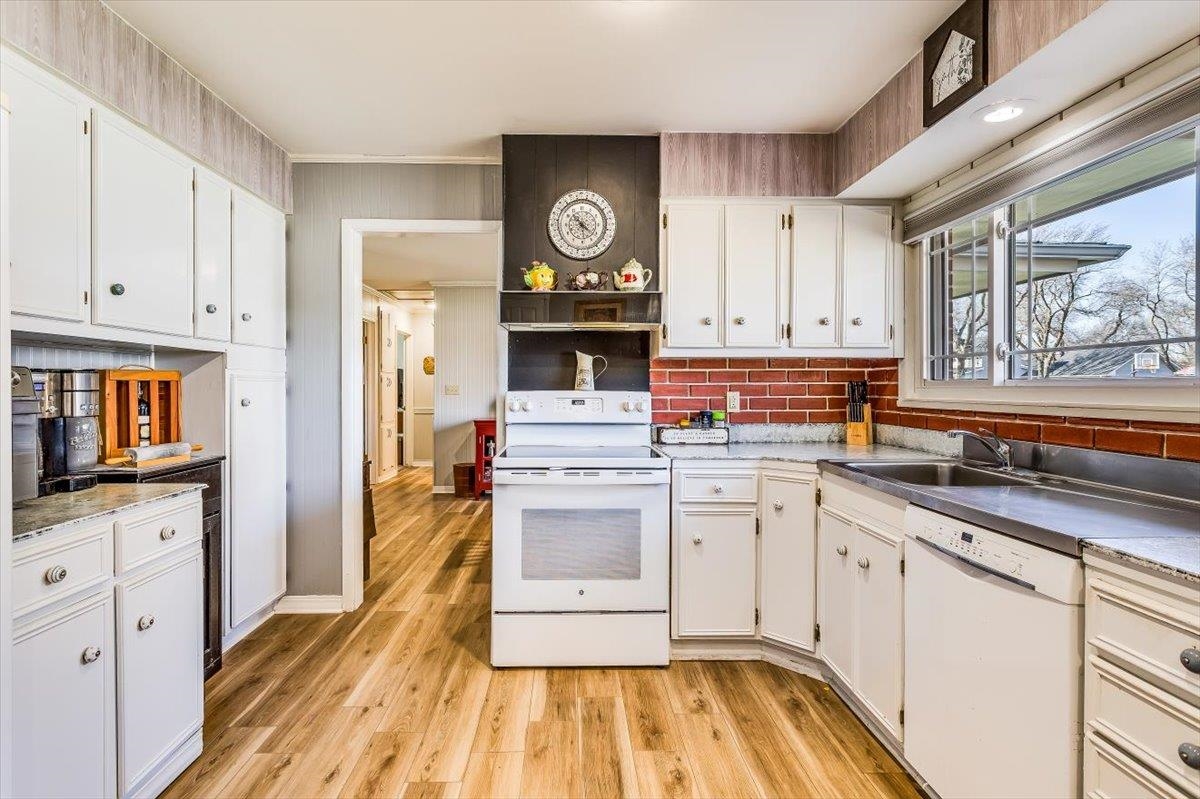 Cheney, Kansas 67025, United States, 2 Bedrooms Bedrooms, ,2 BathroomsBathrooms,Residential,Pending,62732