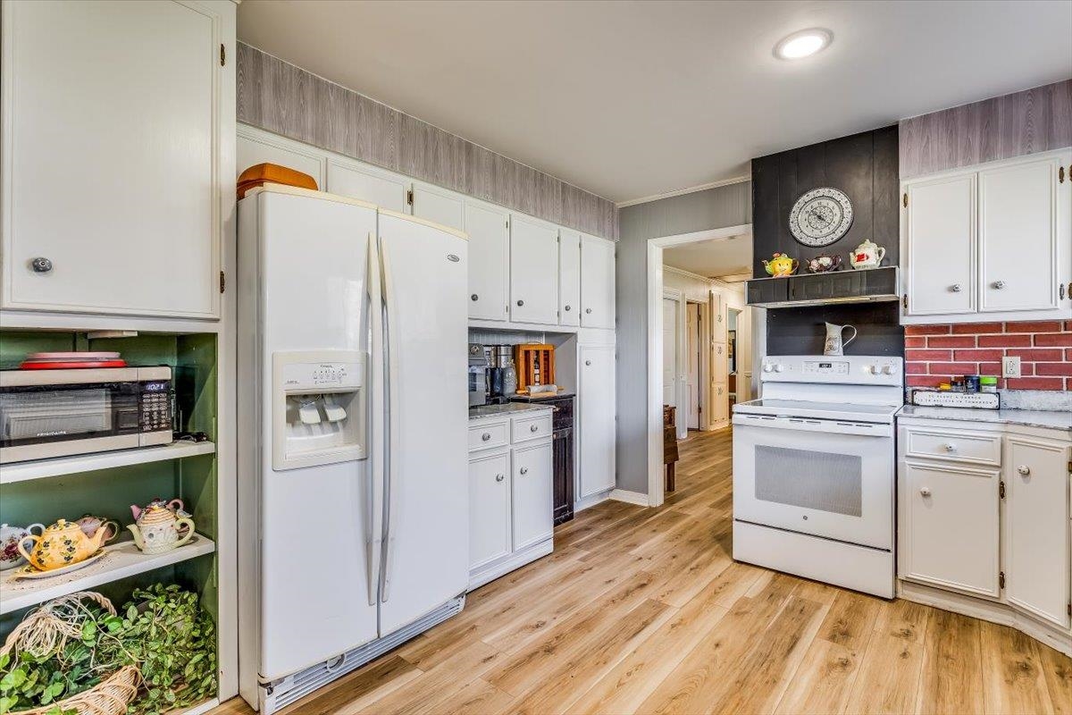 Cheney, Kansas 67025, United States, 2 Bedrooms Bedrooms, ,2 BathroomsBathrooms,Residential,Pending,62732