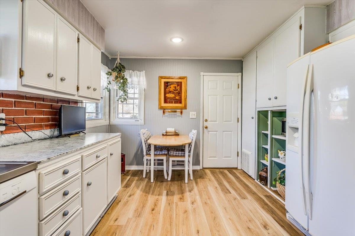 Cheney, Kansas 67025, United States, 2 Bedrooms Bedrooms, ,2 BathroomsBathrooms,Residential,Pending,62732