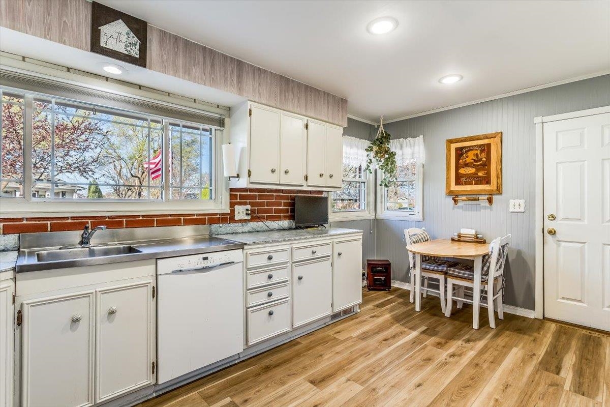 Cheney, Kansas 67025, United States, 2 Bedrooms Bedrooms, ,2 BathroomsBathrooms,Residential,Pending,62732