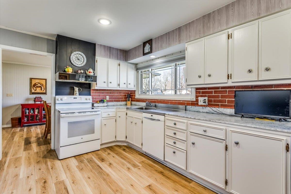 Cheney, Kansas 67025, United States, 2 Bedrooms Bedrooms, ,2 BathroomsBathrooms,Residential,Pending,62732