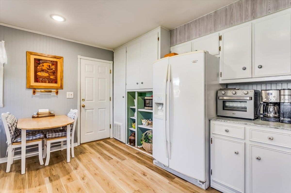 Cheney, Kansas 67025, United States, 2 Bedrooms Bedrooms, ,2 BathroomsBathrooms,Residential,Pending,62732