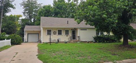 Homes For Sale - 525 Santa Fe St<br/> Newton, KS 67114