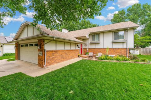 Homes For Sale - 430 N Pine Grove Circle<br/> Wichita, KS 67212
