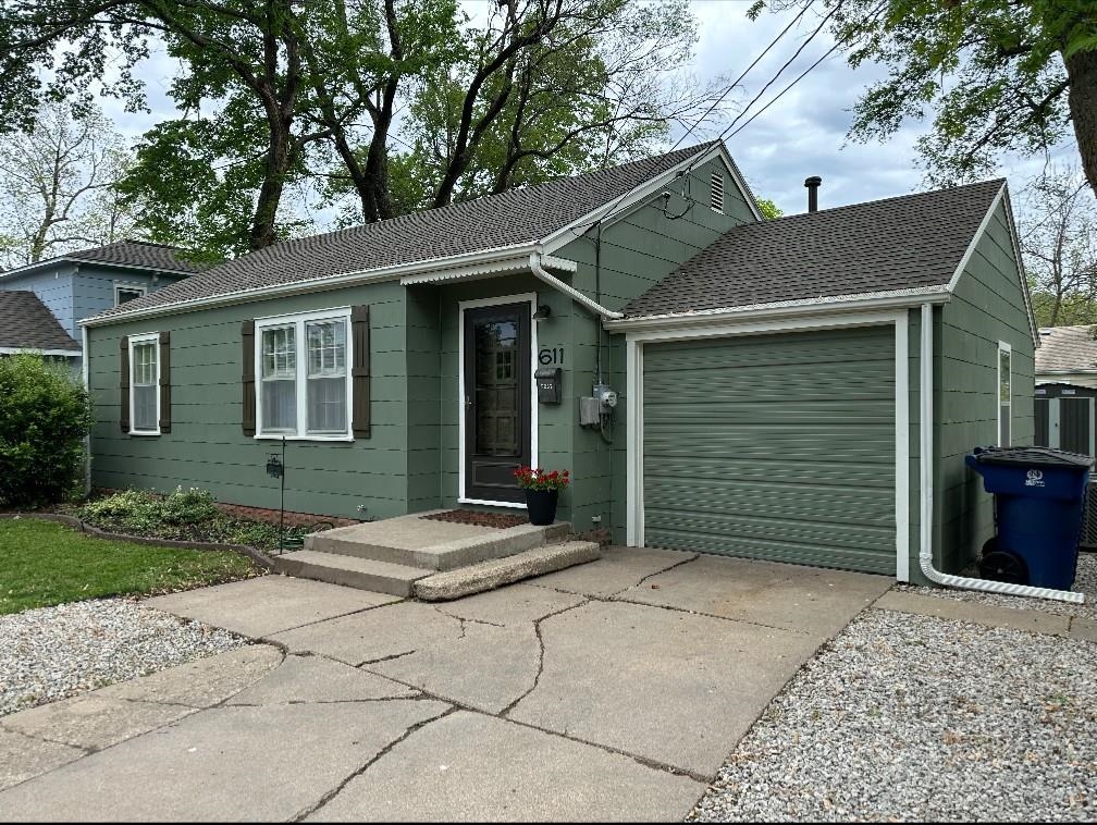 611 Hillside Ln, Newton, Kansas image 1