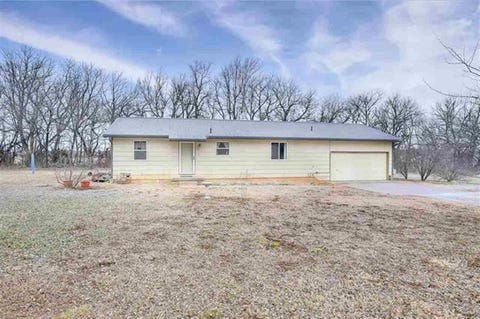 Homes For Sale - 1009 E 8th St<br/> Douglass, KS 67039
