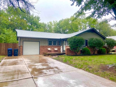 Photo of 410 E Warren RD, El Dorado, KS 67042 (MLS # 680493)