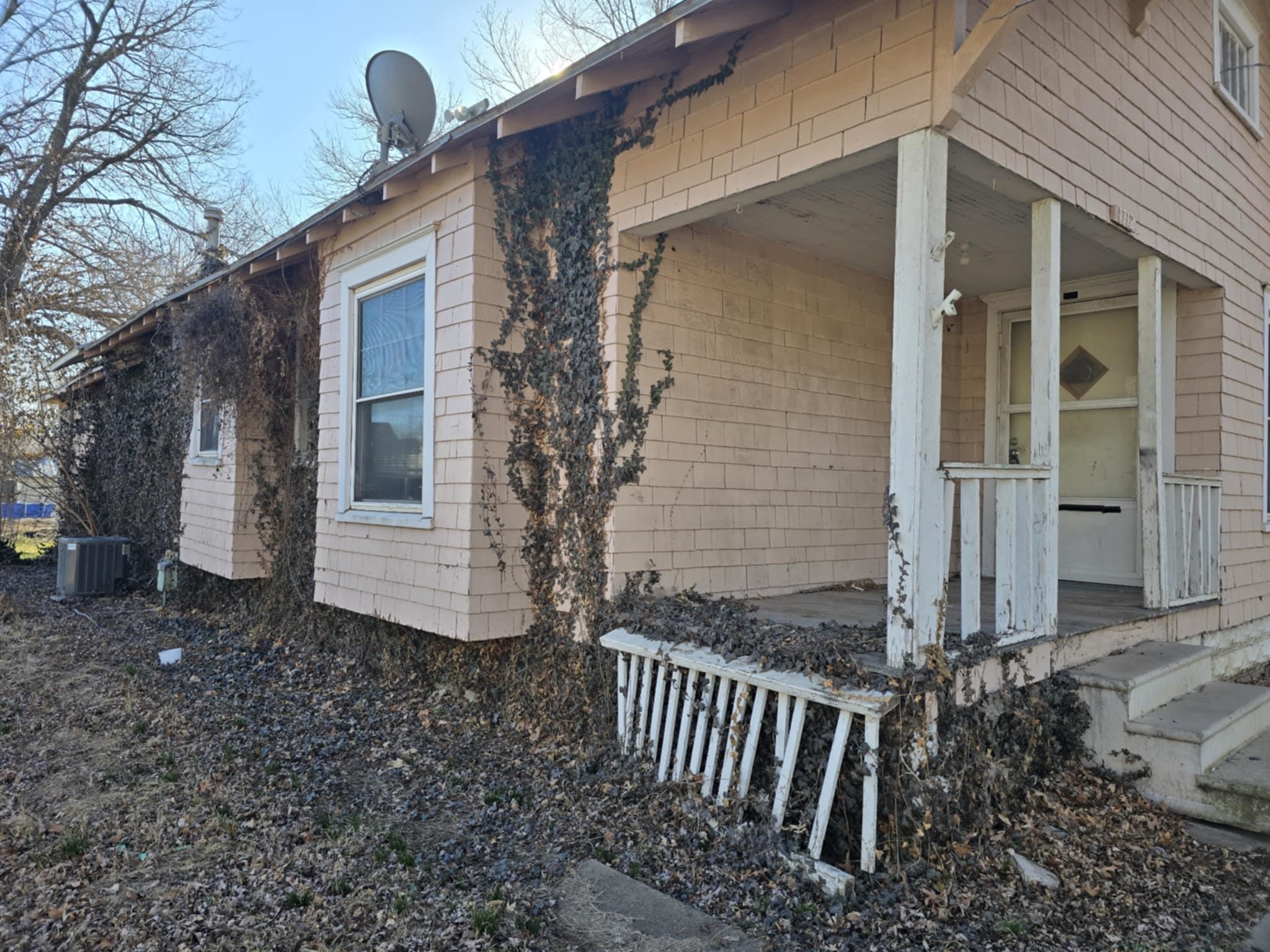 1712 Fuller St, Winfield, Kansas image 2