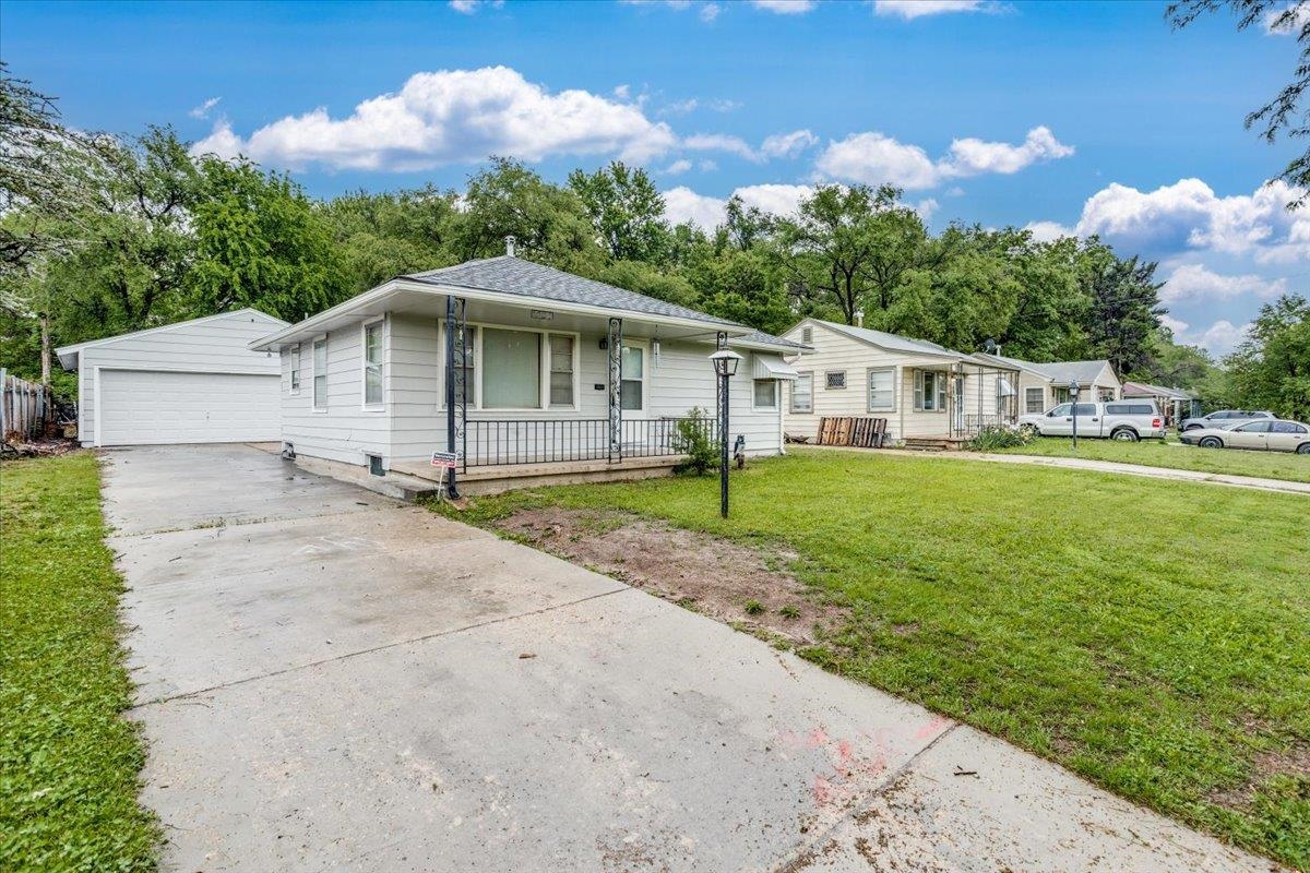 1654 S Glendale St, Wichita, Kansas image 2