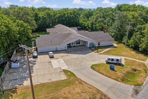 Multifamily For Sale - 207 S Washington St<br/> Mcpherson County, Marquette, KS 67464