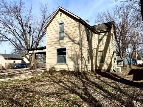 Homes For Sale - 702 E 12th Ave<br/> Winfield, KS 67156