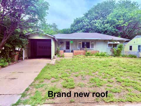 Homes For Sale - 110 W 23rd St<br/> North Newton, KS 67117