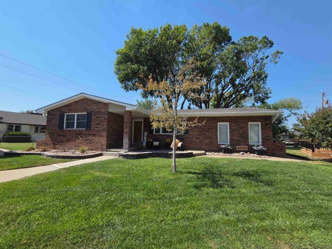 Homes For Sale - 2664 Summer Ln<br/> Salina, KS 67401