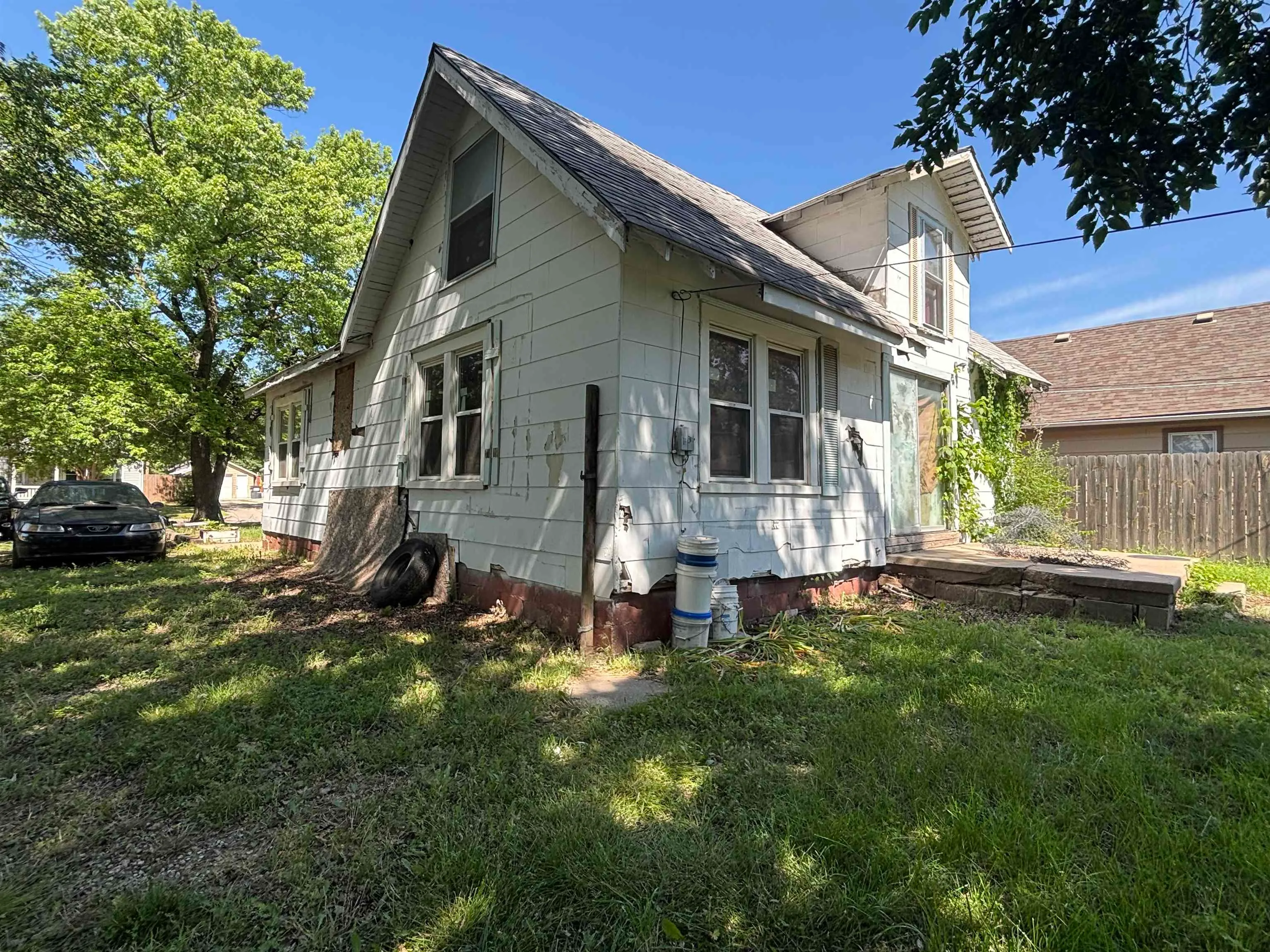 Wichita, Kansas 67213, United States, 4 Bedrooms Bedrooms, ,1 BathroomBathrooms,Residential,Pending,137295