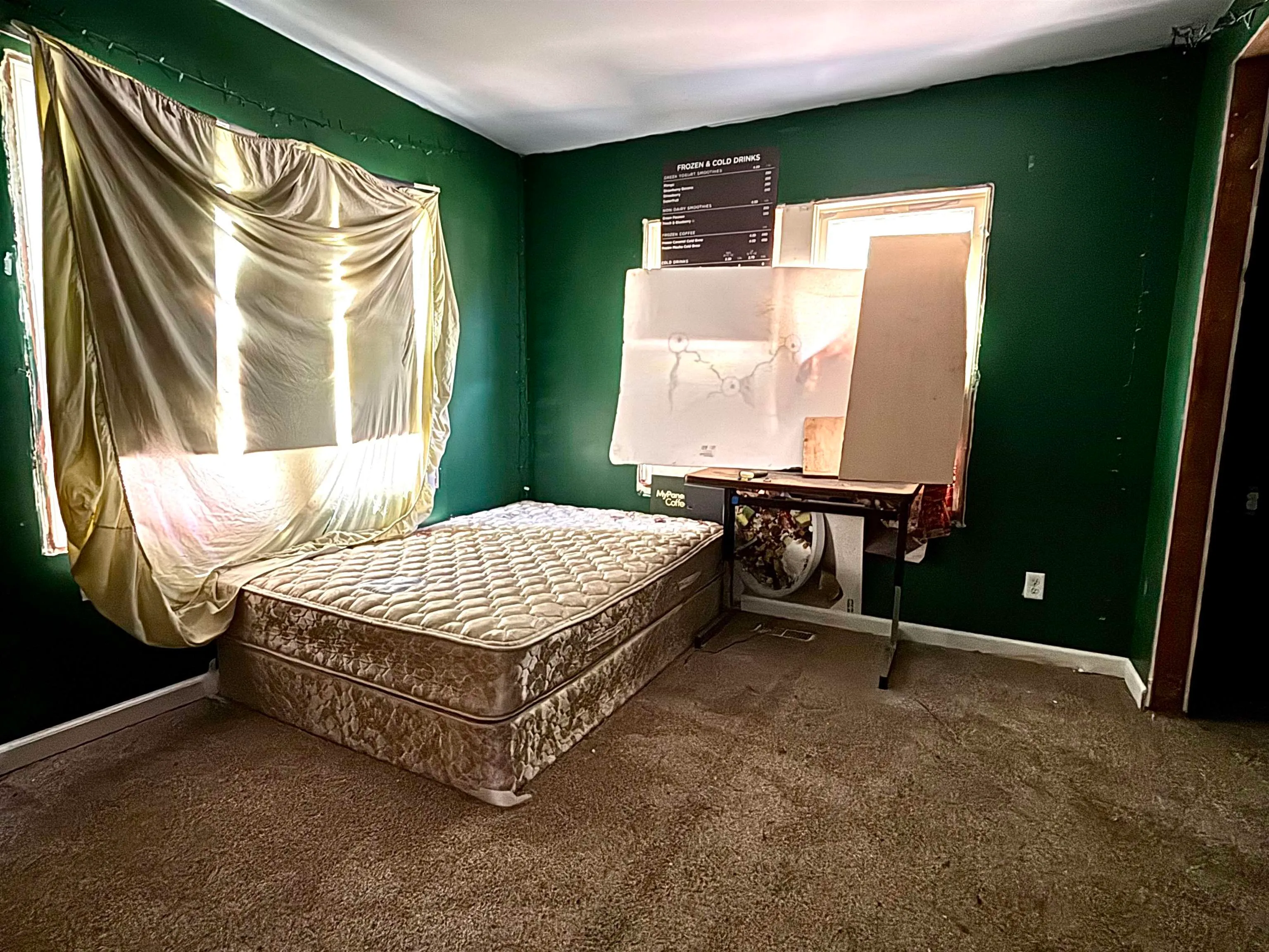 Wichita, Kansas 67213, United States, 4 Bedrooms Bedrooms, ,1 BathroomBathrooms,Residential,Pending,137295