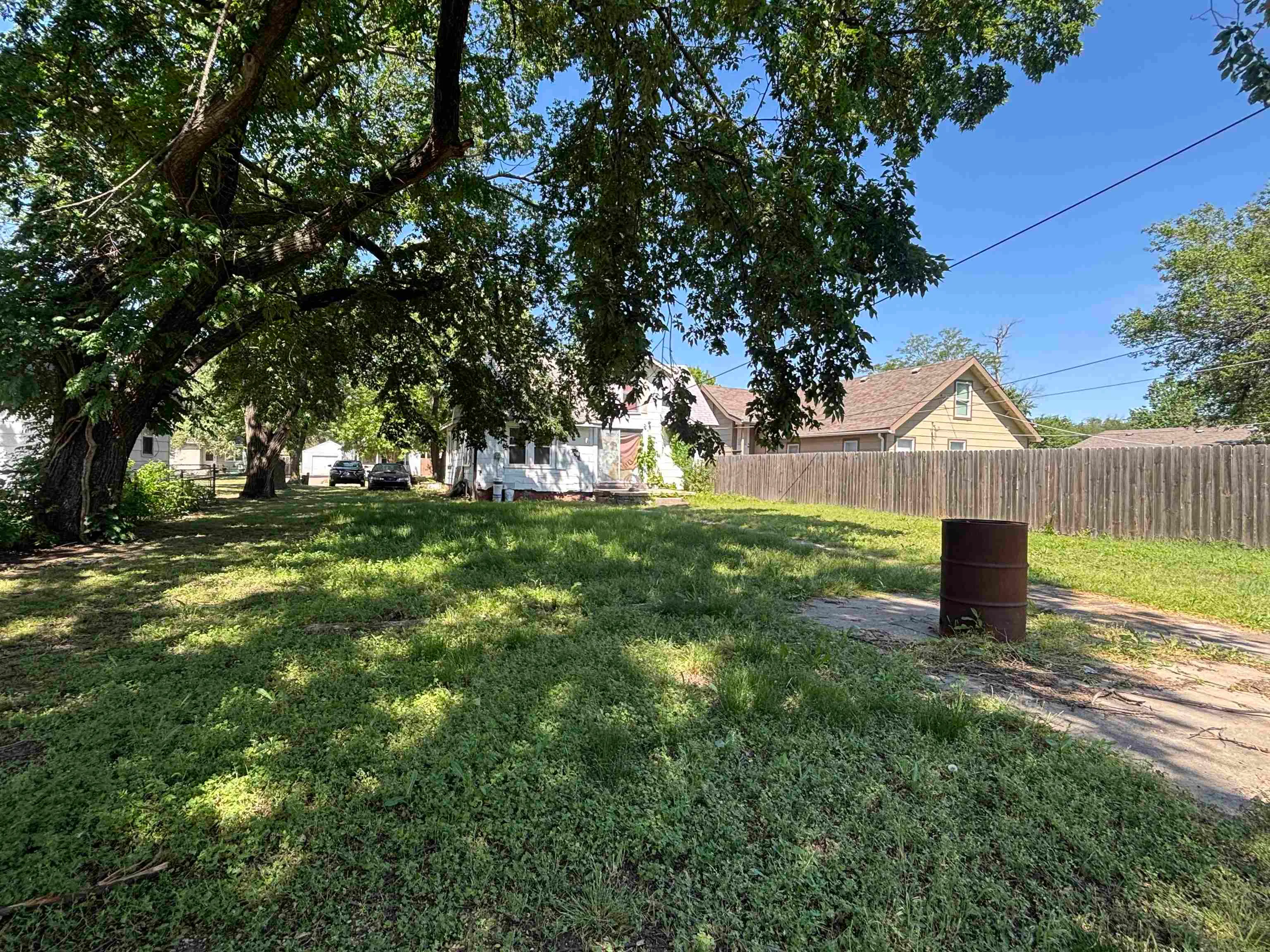 Wichita, Kansas 67213, United States, 4 Bedrooms Bedrooms, ,1 BathroomBathrooms,Residential,Pending,137295