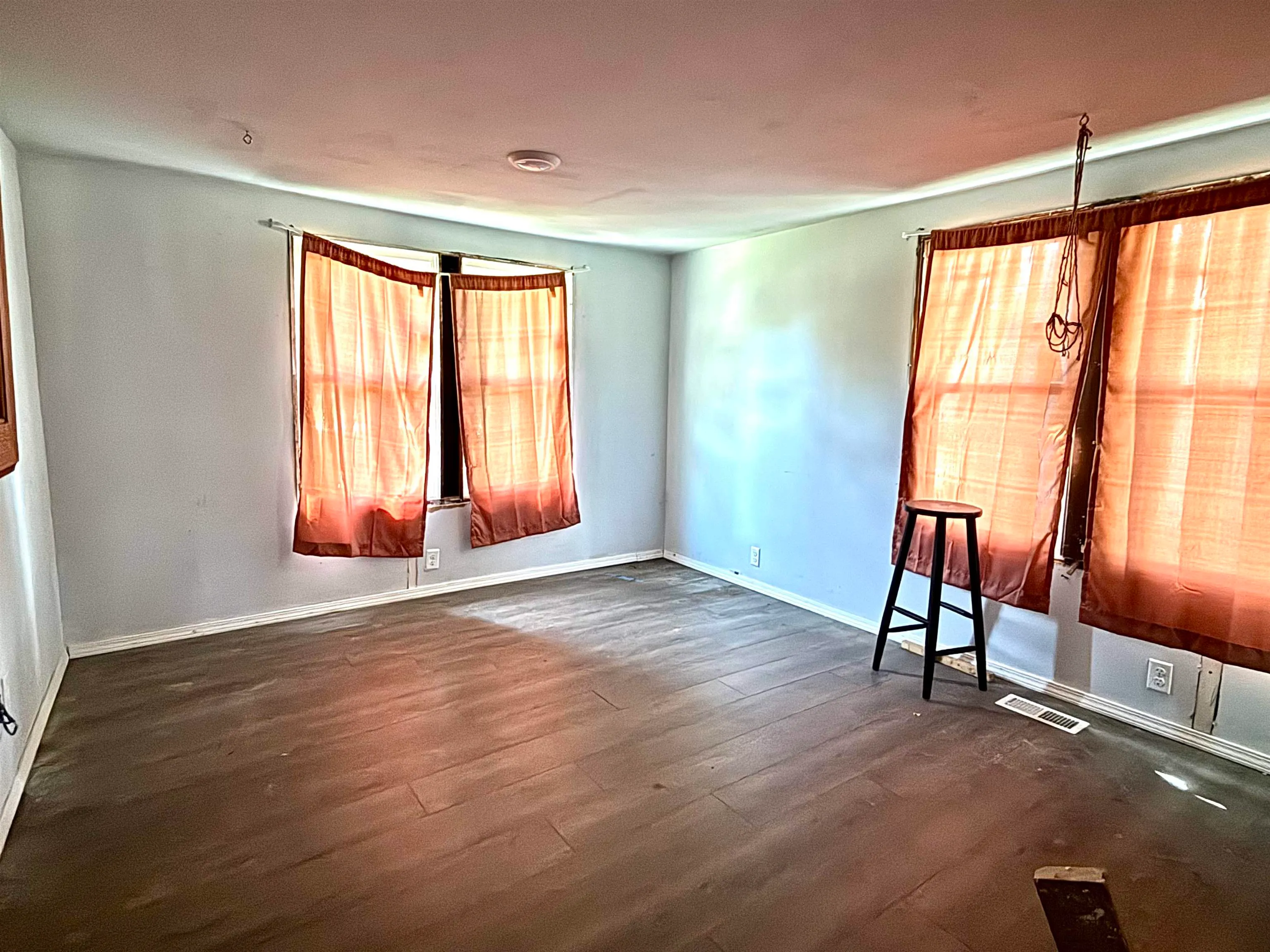 Wichita, Kansas 67213, United States, 4 Bedrooms Bedrooms, ,1 BathroomBathrooms,Residential,Pending,137295