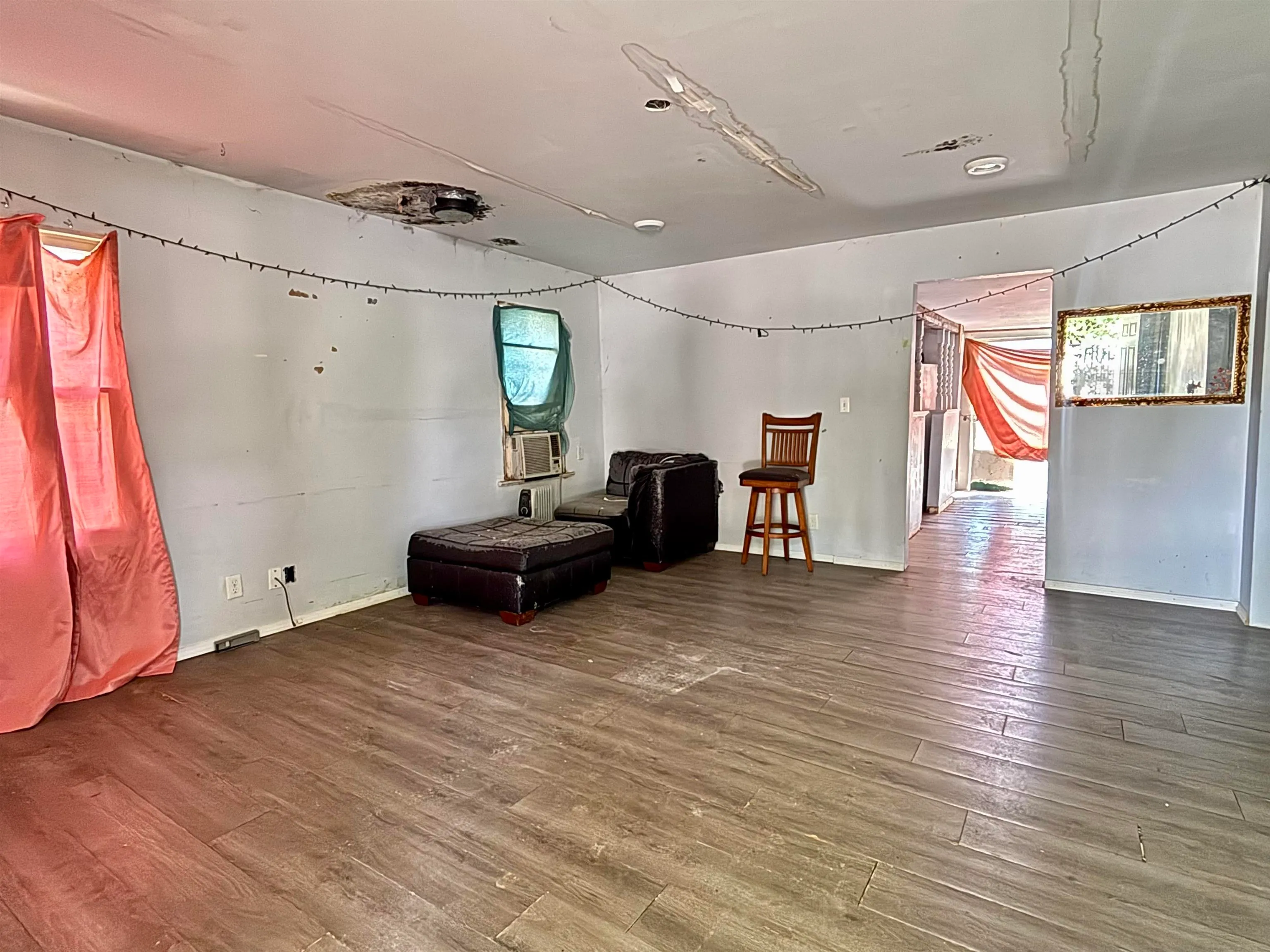 Wichita, Kansas 67213, United States, 4 Bedrooms Bedrooms, ,1 BathroomBathrooms,Residential,Pending,137295