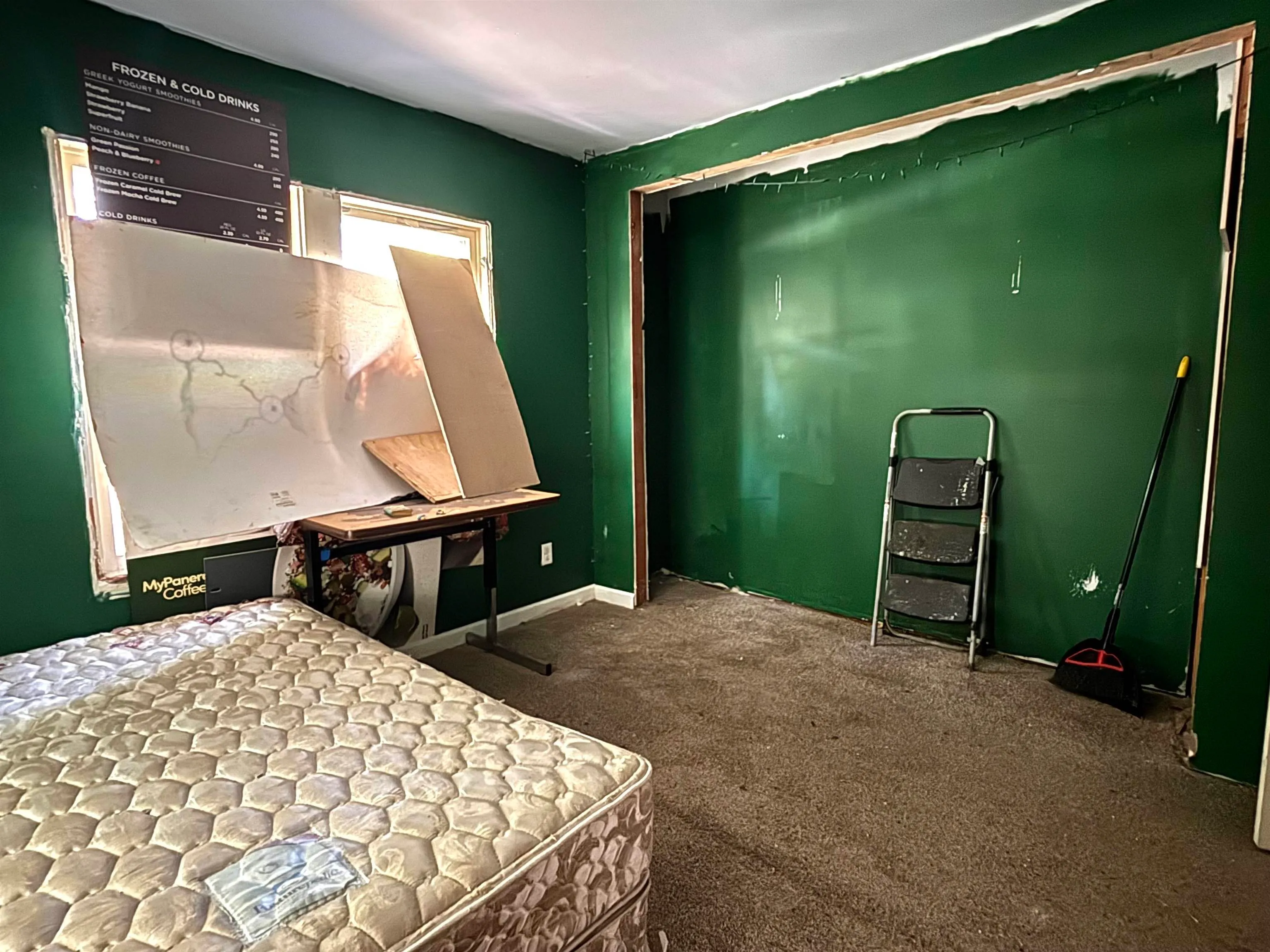 Wichita, Kansas 67213, United States, 4 Bedrooms Bedrooms, ,1 BathroomBathrooms,Residential,Pending,137295