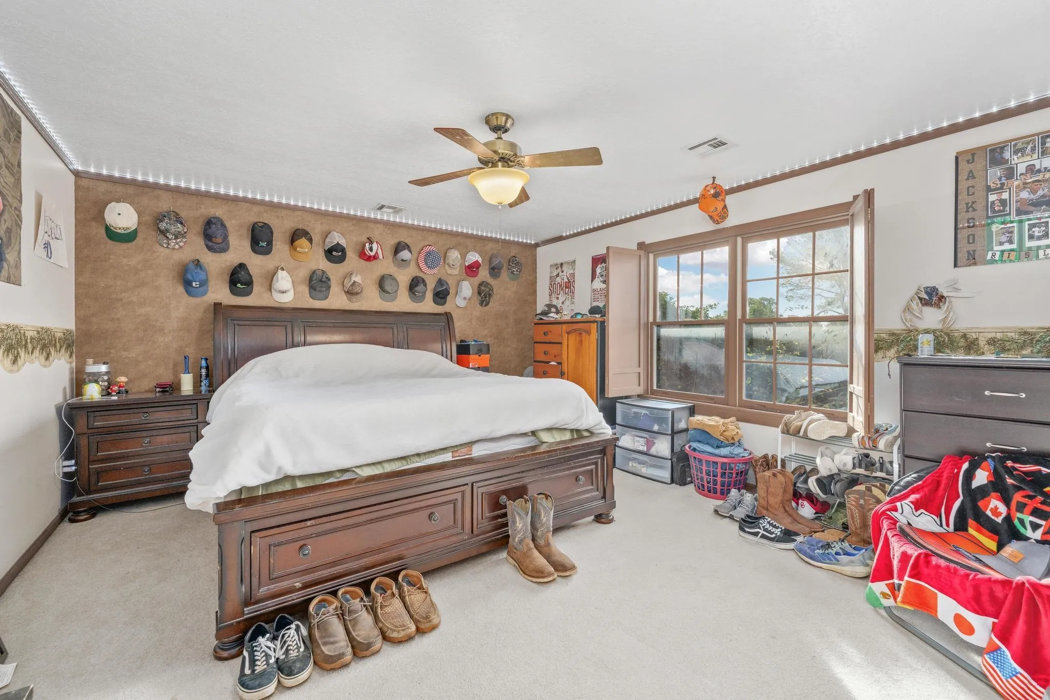 Caldwell, Kansas 67022, United States, 5 Bedrooms Bedrooms, ,3 BathroomsBathrooms,Residential,Active,239391