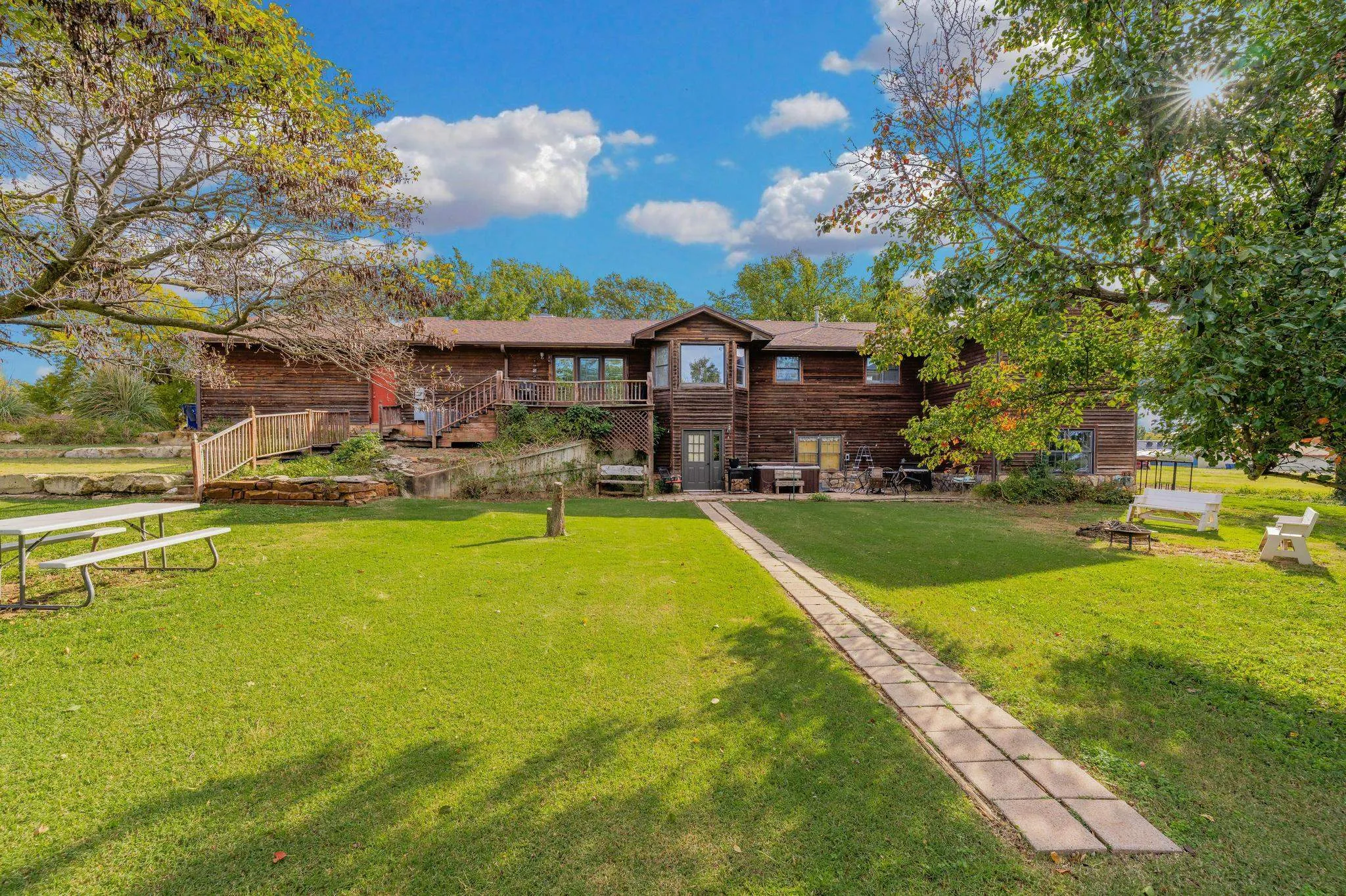 Caldwell, Kansas 67022, United States, 5 Bedrooms Bedrooms, ,3 BathroomsBathrooms,Residential,Active,239391