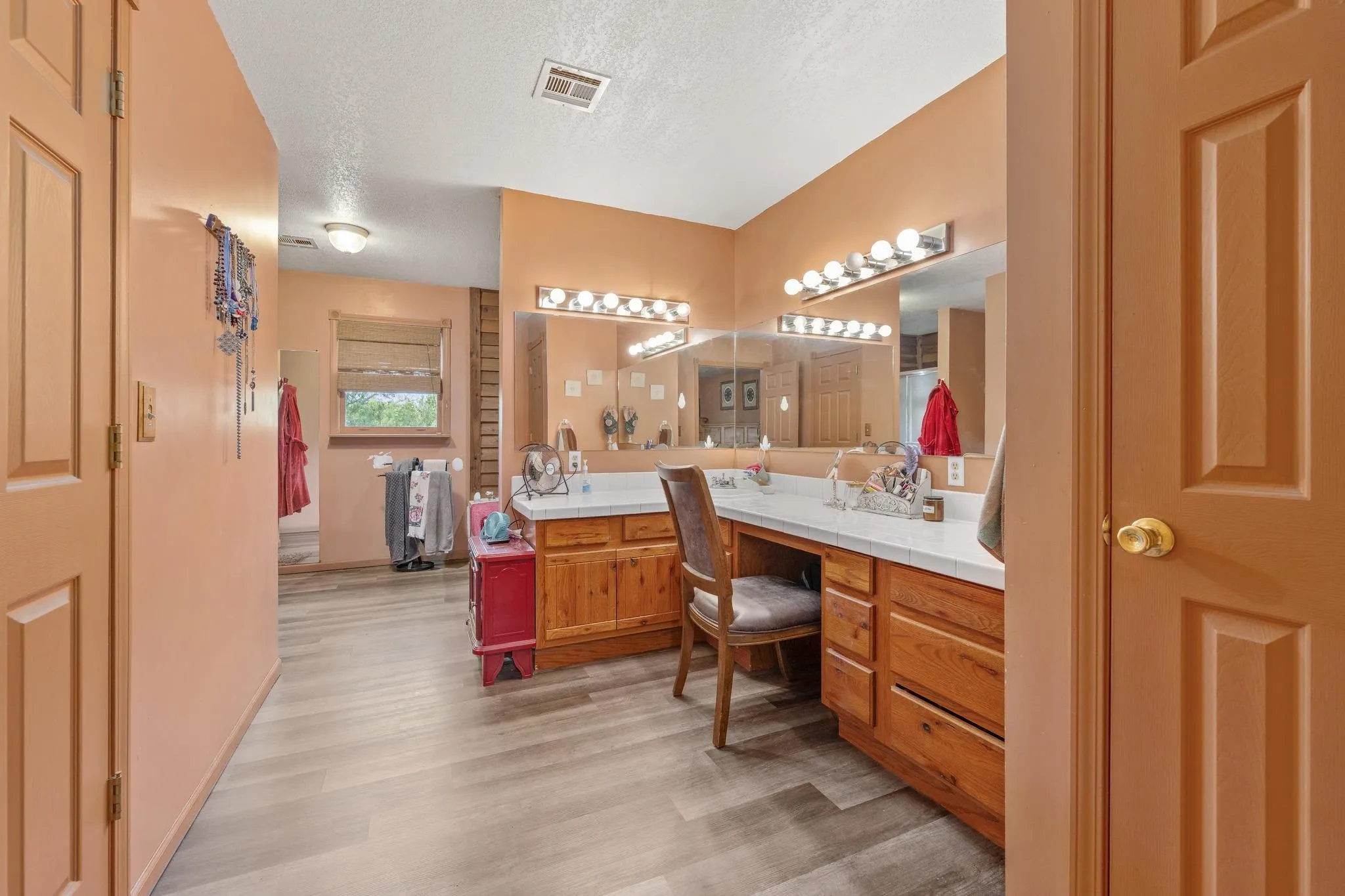 Caldwell, Kansas 67022, United States, 5 Bedrooms Bedrooms, ,3 BathroomsBathrooms,Residential,Active,239391