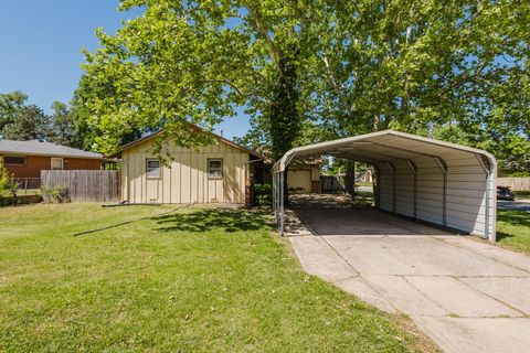 Homes For Sale - 1001 S Eastmoor St<br/> Sedgwick County, Wichita, KS 67207