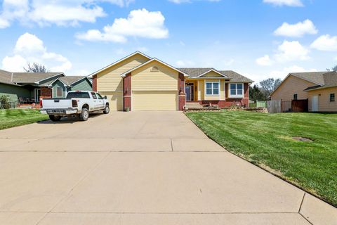 Photo of 1930 E Lakeland Dr, El Dorado, KS 67042 (MLS # 670622)