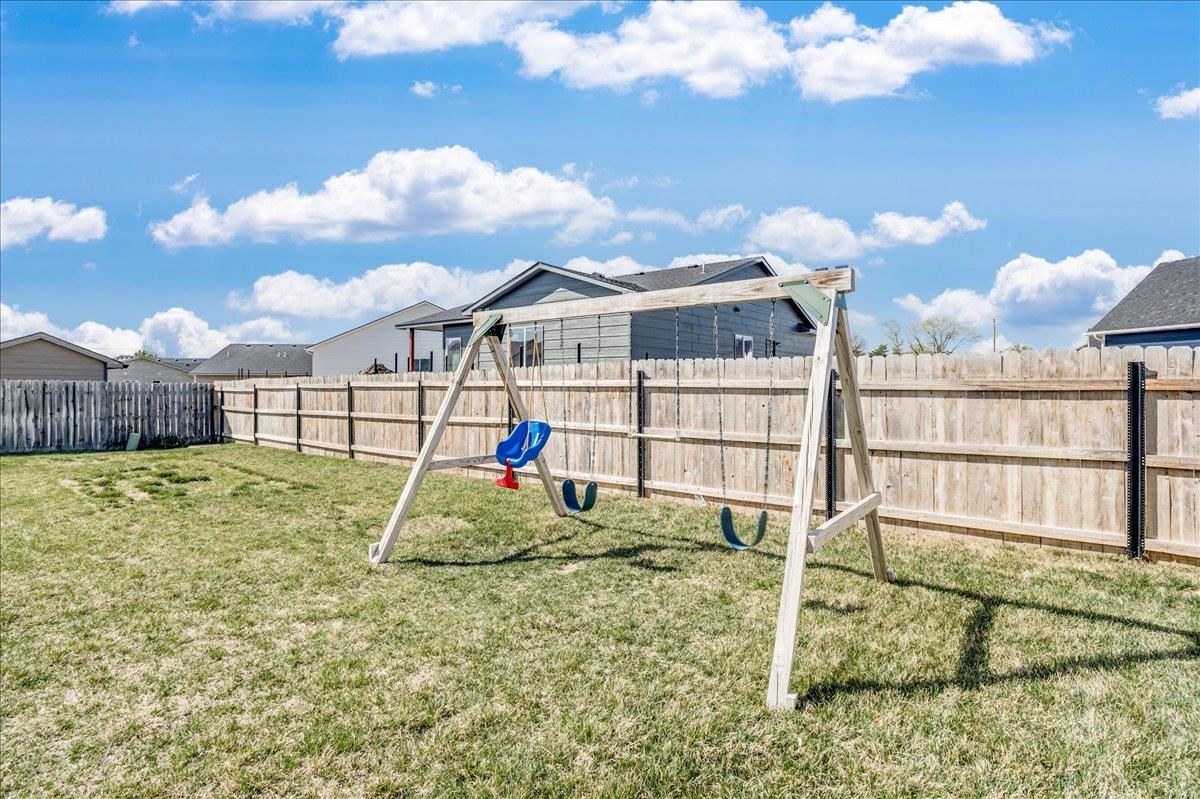 1820 E Cedar Tree St, Park City, Kansas image 33