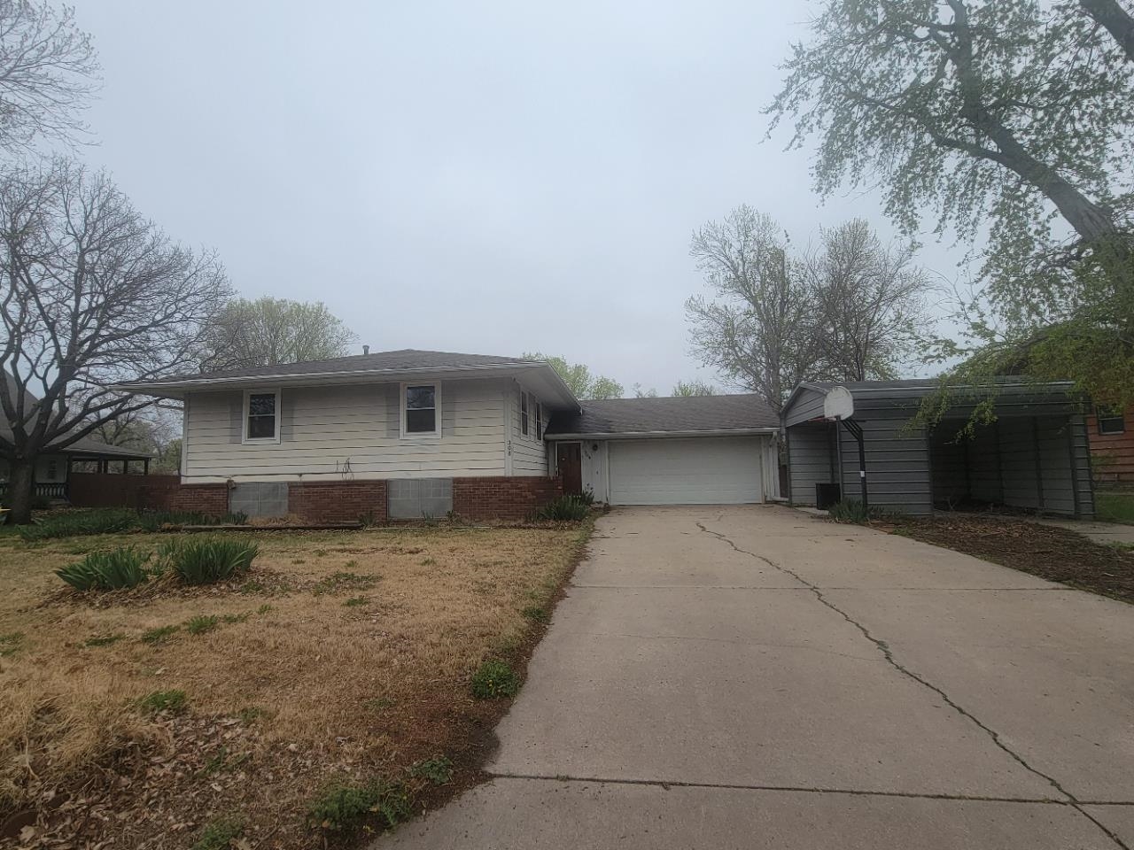 308 Brookside Dr, Newton, Kansas image 1