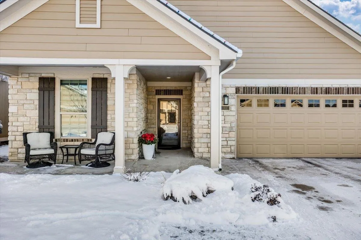 Derby, Kansas 67037, United States, 2 Bedrooms Bedrooms, ,2 BathroomsBathrooms,Residential,Pending,19961