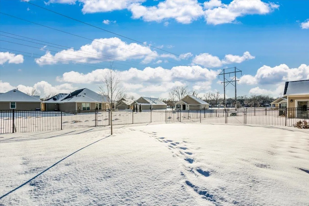 Derby, Kansas 67037, United States, 2 Bedrooms Bedrooms, ,2 BathroomsBathrooms,Residential,Pending,19961