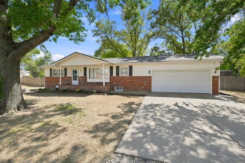 Homes For Sale - 420 Westfield St<br/> Wichita, KS 67209