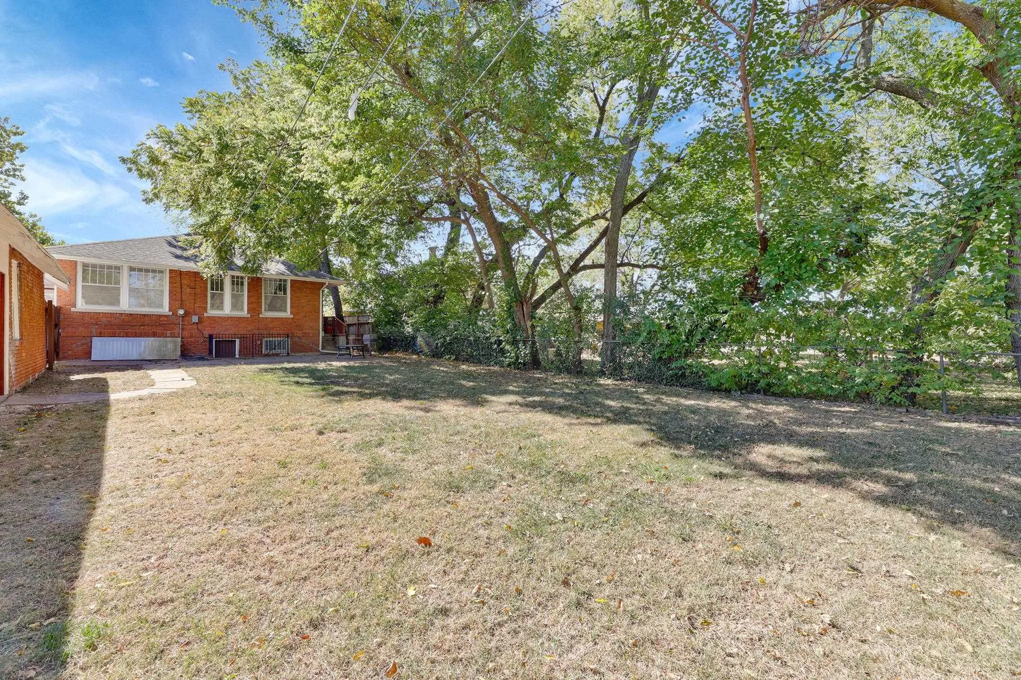 Wichita, Kansas 67208, United States, 3 Bedrooms Bedrooms, ,2 BathroomsBathrooms,Residential,Pending,38305