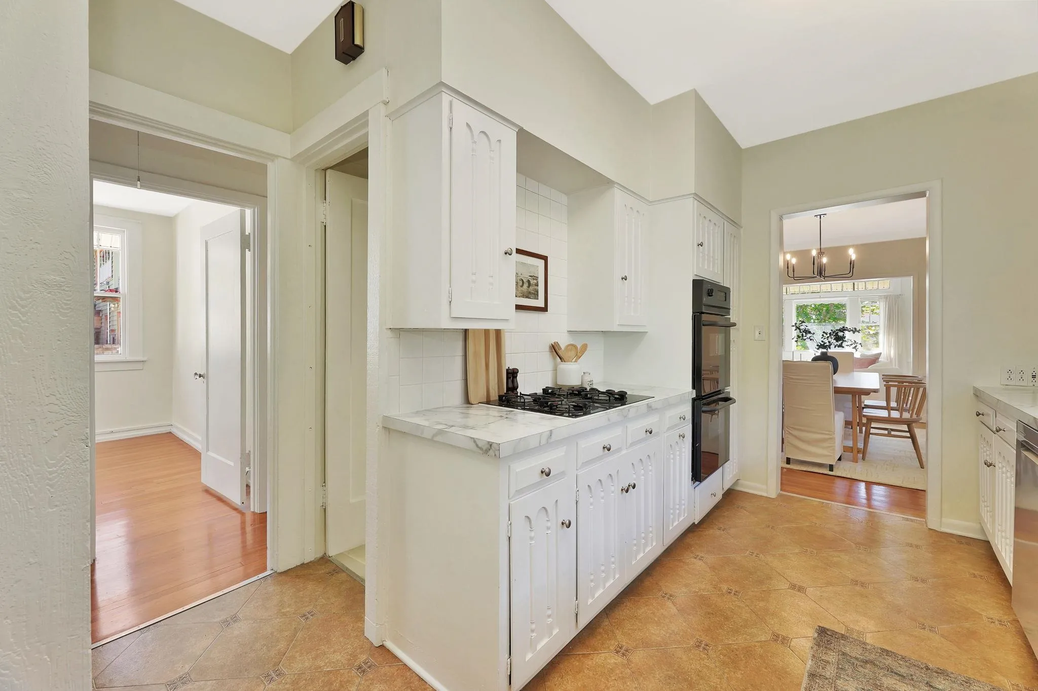 Wichita, Kansas 67208, United States, 3 Bedrooms Bedrooms, ,2 BathroomsBathrooms,Residential,Pending,38305