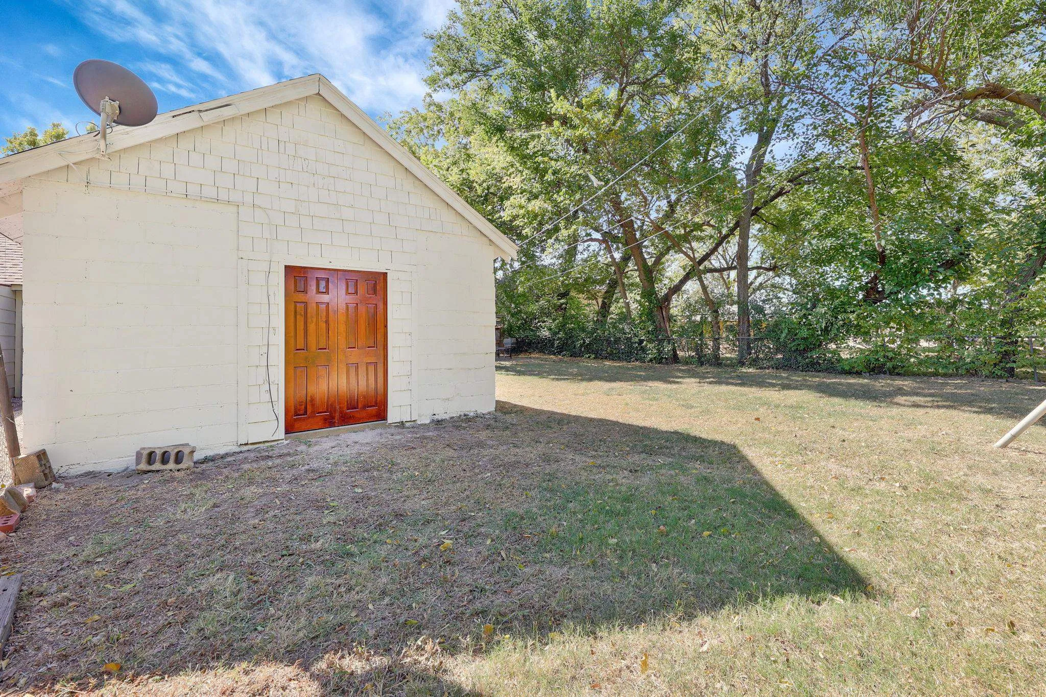 Wichita, Kansas 67208, United States, 3 Bedrooms Bedrooms, ,2 BathroomsBathrooms,Residential,Pending,38305