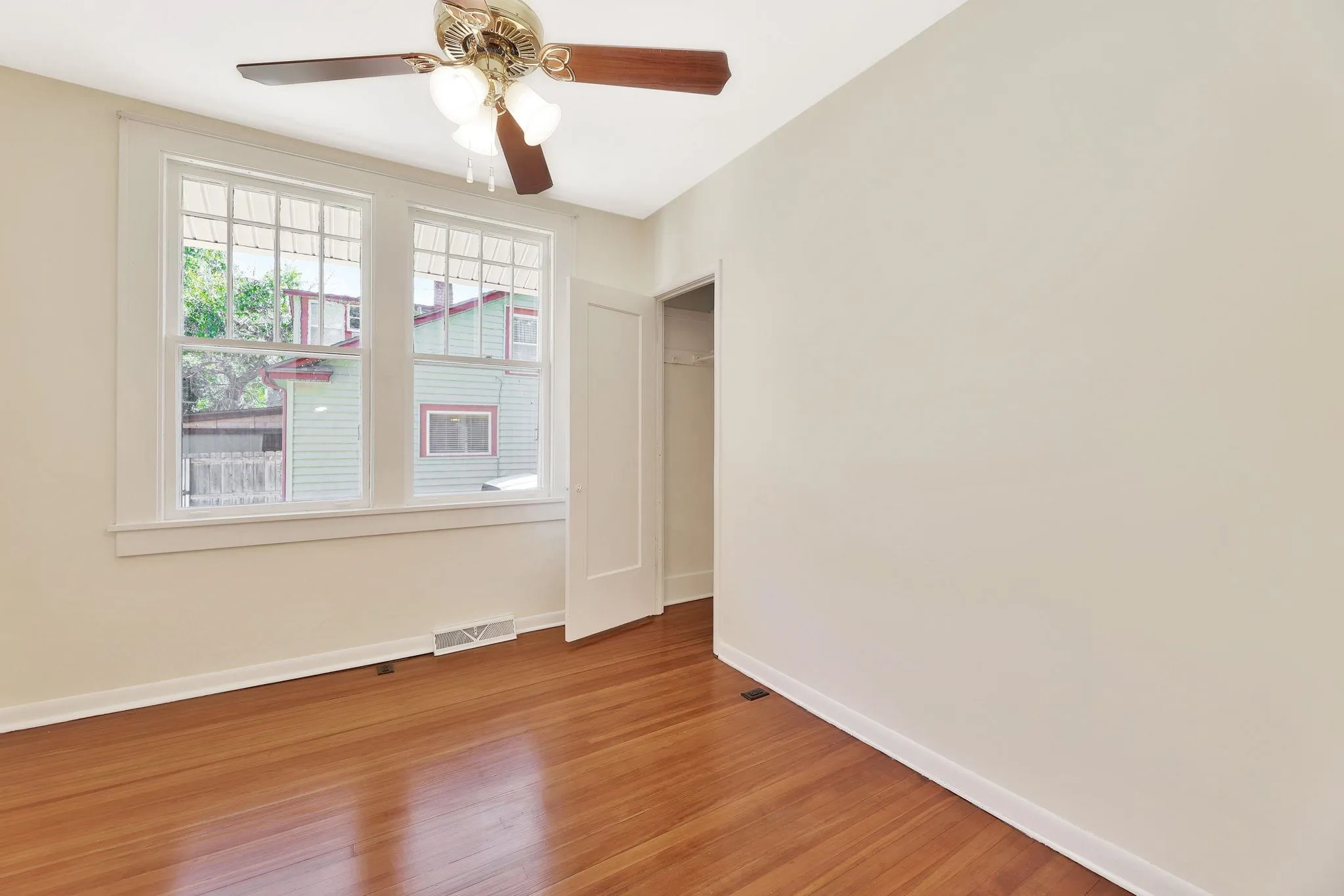 Wichita, Kansas 67208, United States, 3 Bedrooms Bedrooms, ,2 BathroomsBathrooms,Residential,Pending,38305