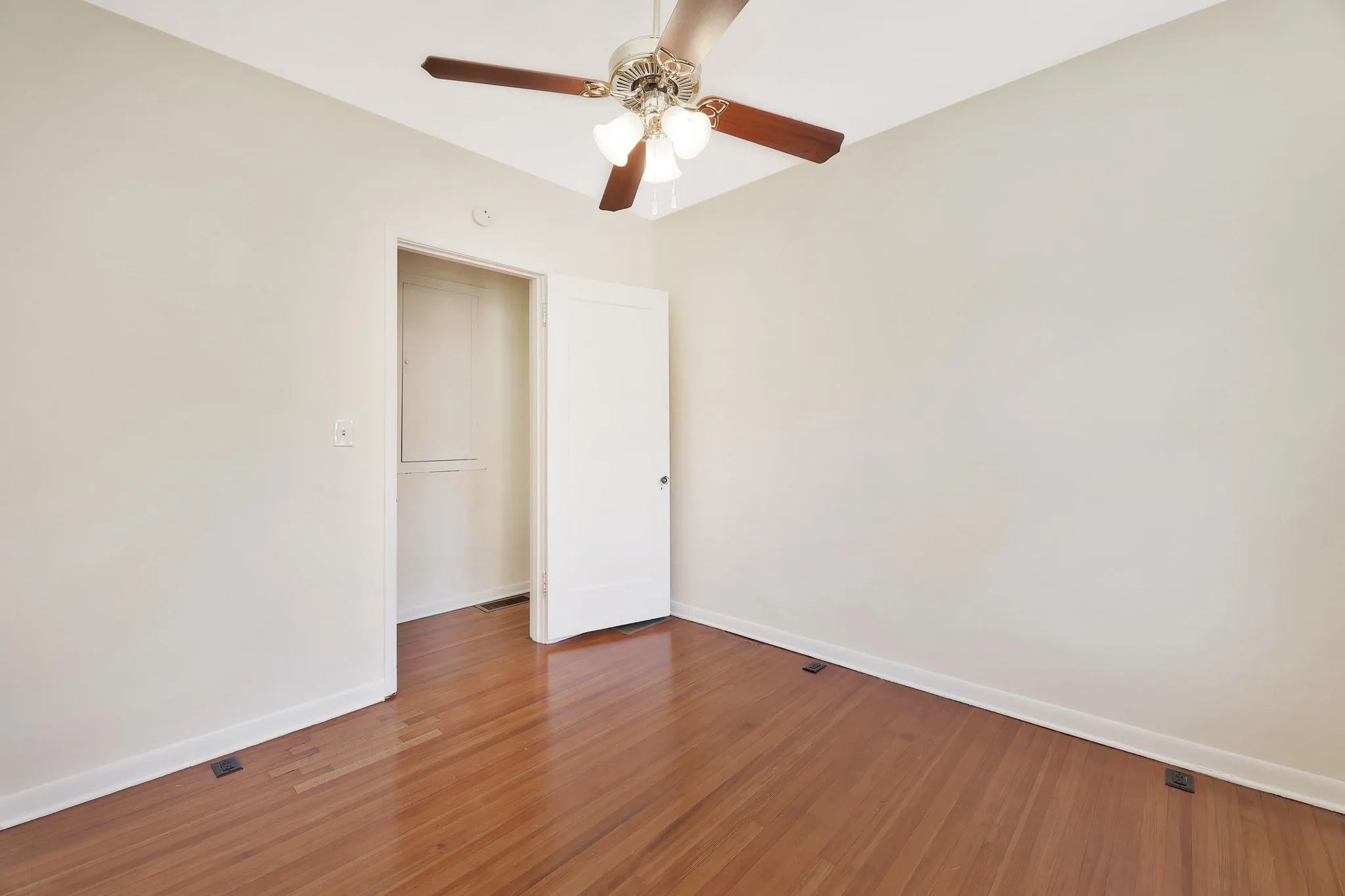 Wichita, Kansas 67208, United States, 3 Bedrooms Bedrooms, ,2 BathroomsBathrooms,Residential,Pending,38305